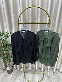 Yakadan fırfırlı gömlek